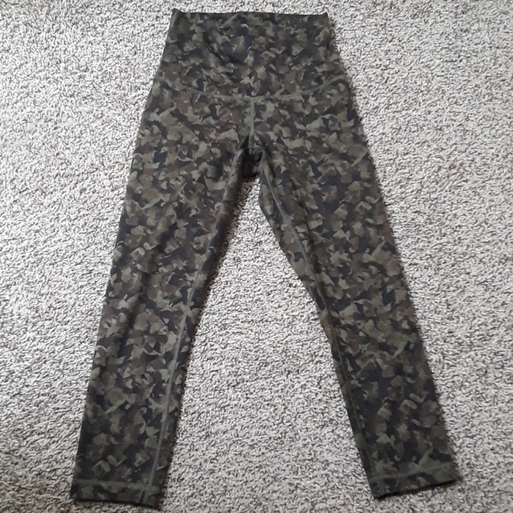 Lululemon Wunder Under Crop (Ii Roll Down) - image 4